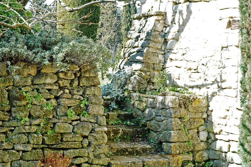 Gordes, authentique ferme fortifiée sur 4,4 hectares